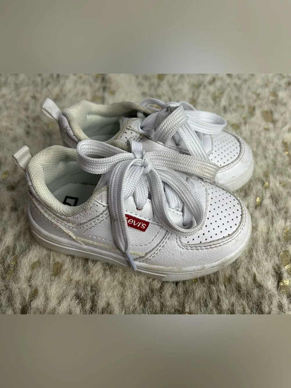 5 for $25🔥Levi's White Sneakers Baby‎ Size 6